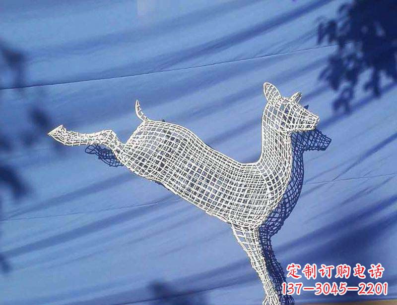 威海搭载优雅气质的不锈钢小鹿雕塑