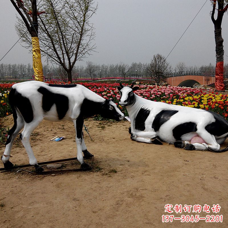 威海室外仿真动物雕塑-奶牛,为您打造精美细腻的艺术品