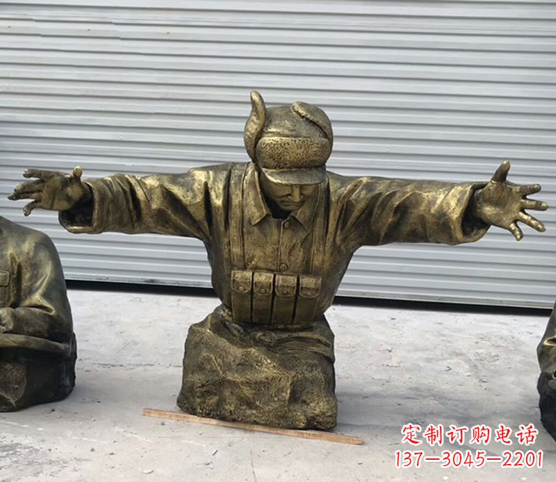 威海黄继光铜雕是由中领雕塑定制的精致作品。中…