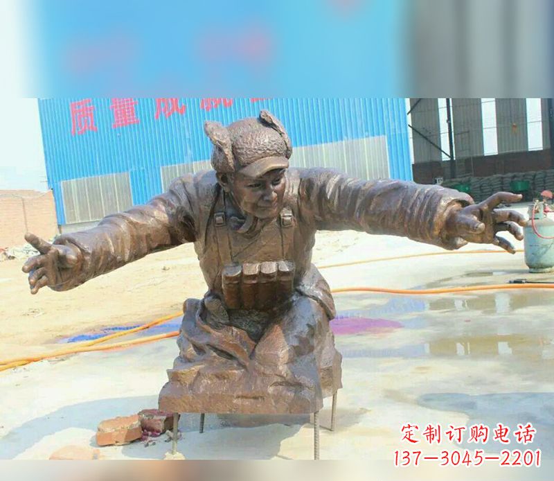 威海黄继光校园英雄铜雕:传承伟大精神