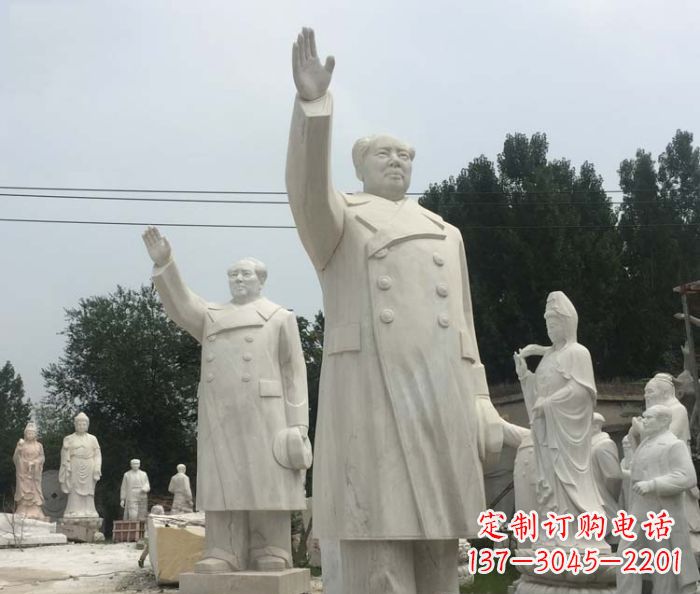 威海挥手的毛主席校园伟人石雕