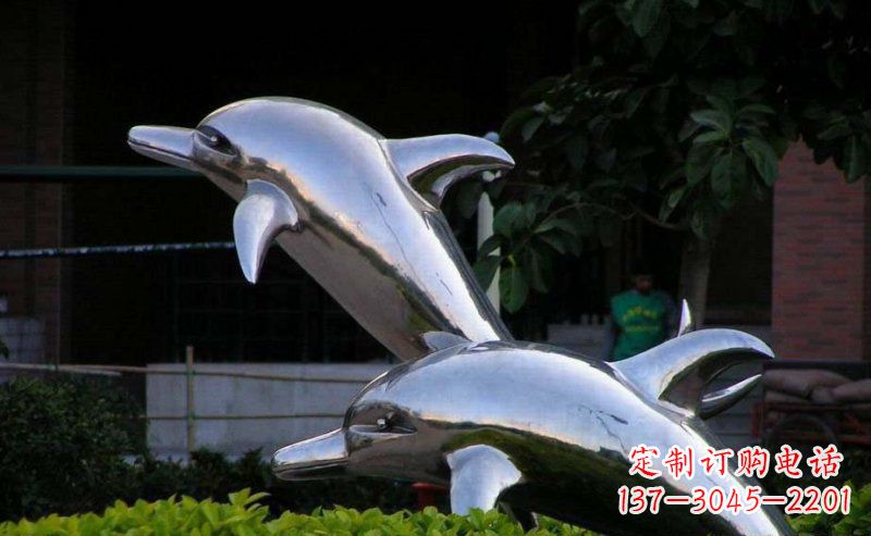 威海彰显自由灵动的不锈钢跳跃海豚雕塑