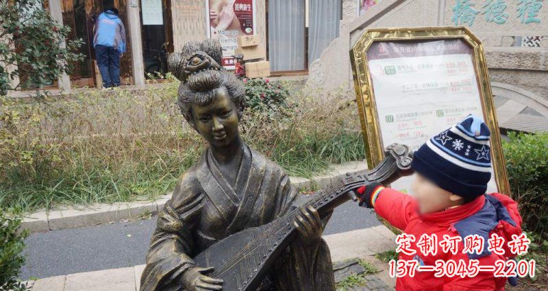 威海街边弹琵琶的古代美女人物景观铜雕