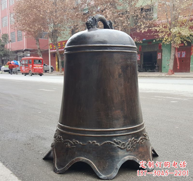 威海铜钟雕塑:精致美观的景观艺术