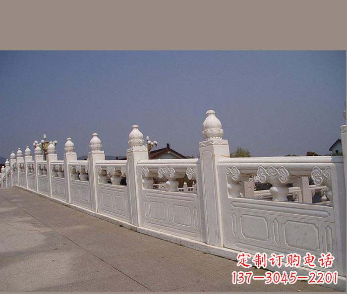威海景区创意栏板石雕是由中领雕塑定制制作的一…