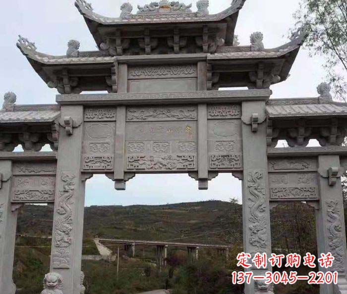 威海地标性的三门石雕牌坊