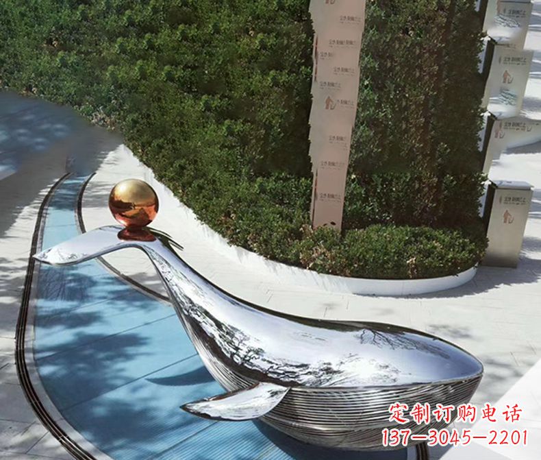 威海镜面不锈钢海豚,一种质感的诠释