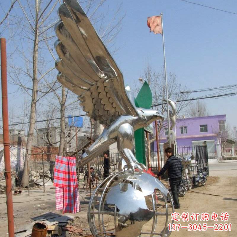 威海超越传统的老鹰不锈钢雕塑