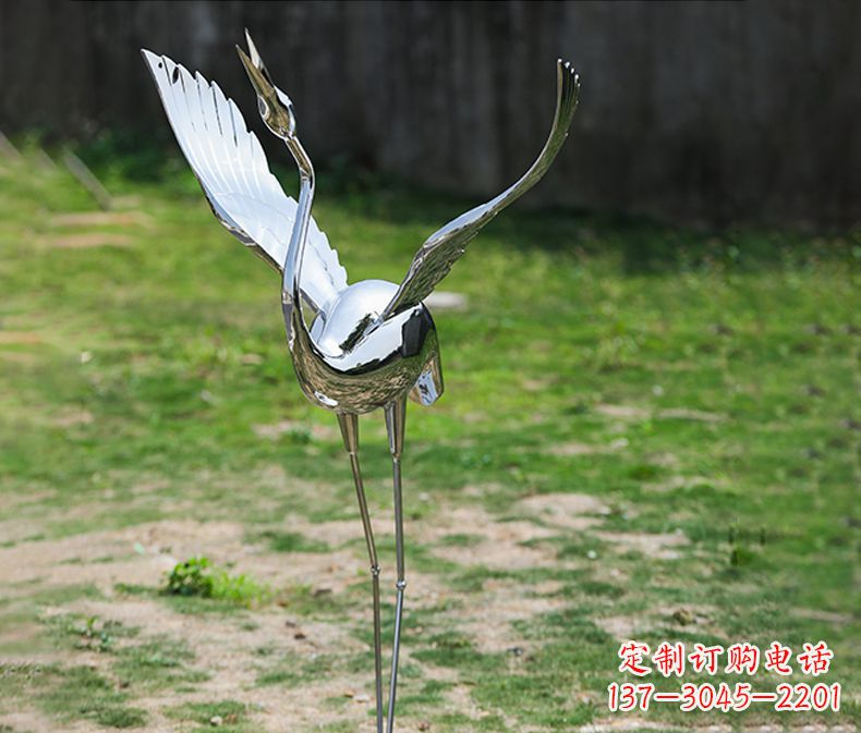 威海高端定制丹顶鹤展翅不锈钢雕塑