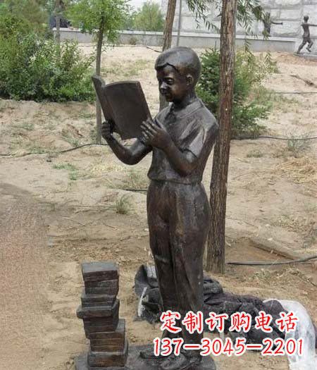 威海中领雕塑尊贵细腻的男孩铜雕
