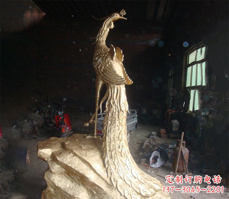 威海精美制作的孔雀雕塑