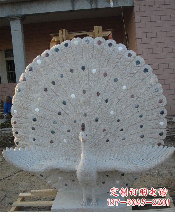 威海精美雕塑,定制孔雀开屏石雕