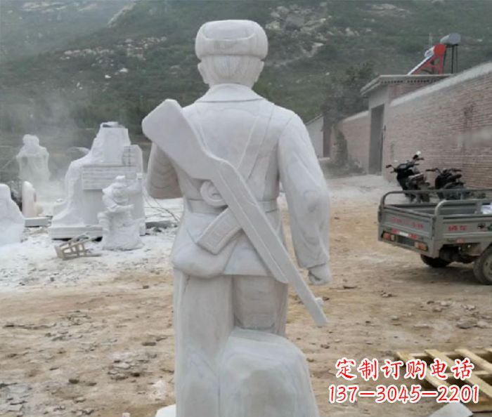 威海来自中领雕塑的经典定制雷锋雕塑