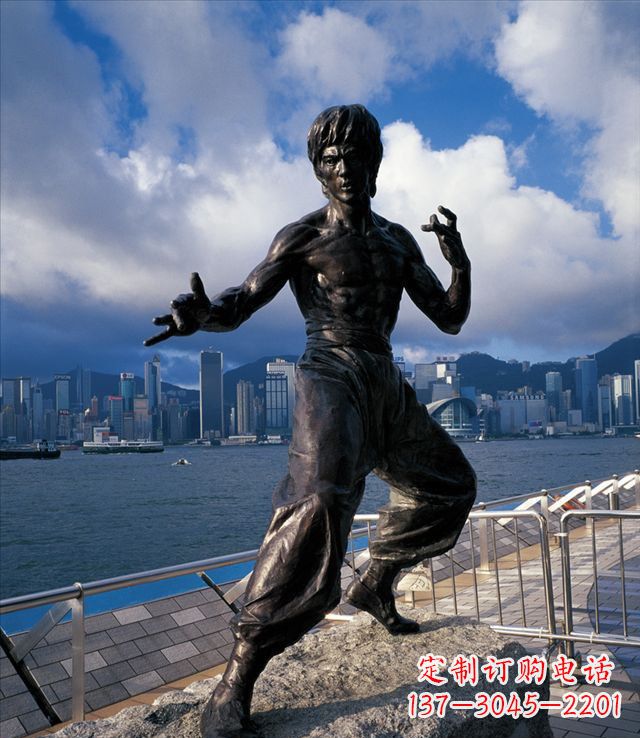 威海标题:李小龙铜雕,让传奇永存