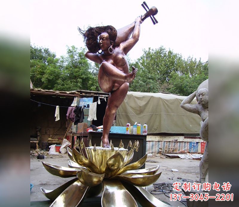 威海如神般的精美莲花铜雕塑
