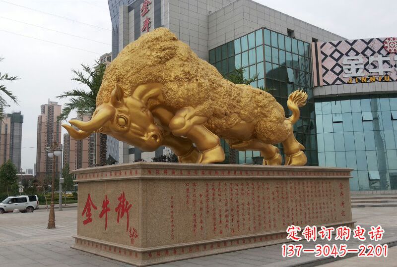 威海鎏金开荒牛铜雕像,城市街道景观动物雕塑