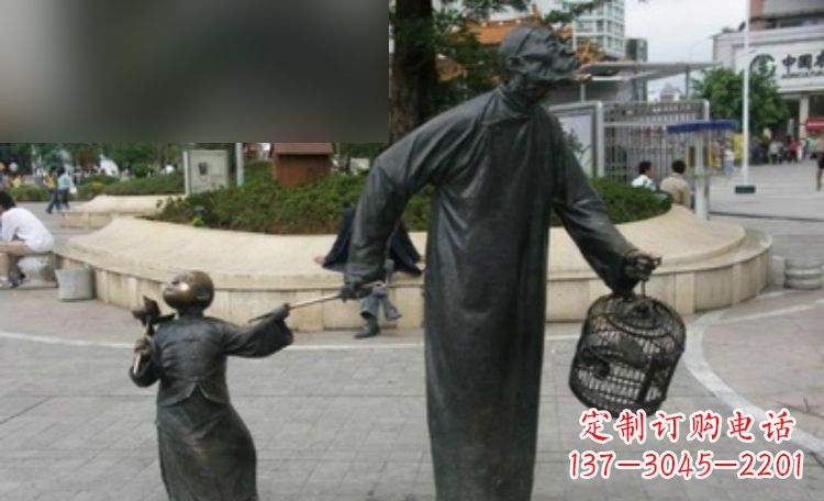 威海遛鸟的老人和儿童铜雕
