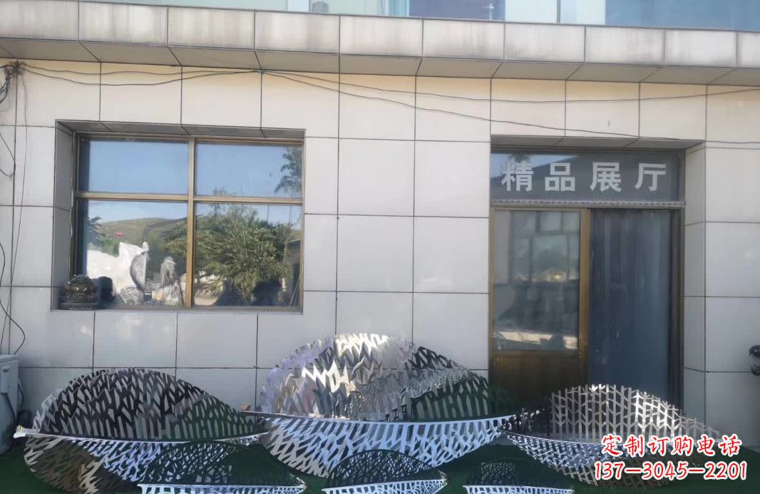 威海镂空不锈钢树叶雕塑
