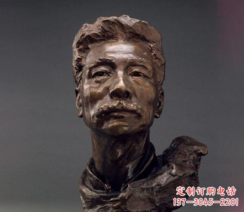 威海鲁迅校园名人铜雕,展现鲁迅文学精神