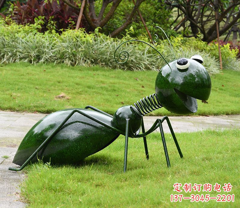 威海绿色落尾蚂蚁不锈钢摆件雕塑:精致的小动物艺术作品