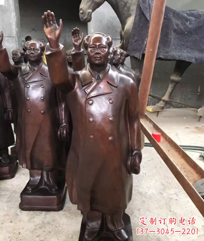 威海毛主席挥手铜雕,传达毛主席的不朽精神