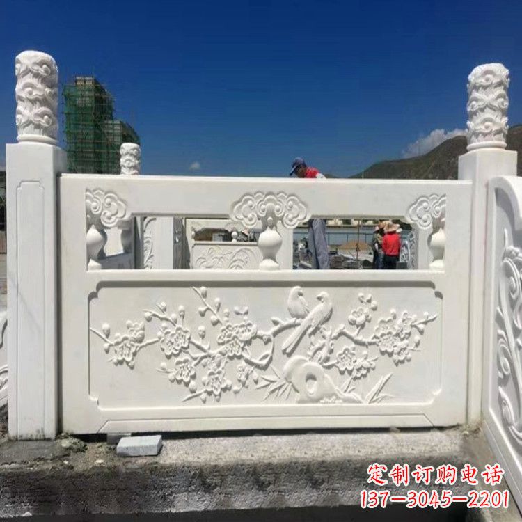 威海梅花石雕塑栏板——为您的室内外空间带来精美的艺术气息