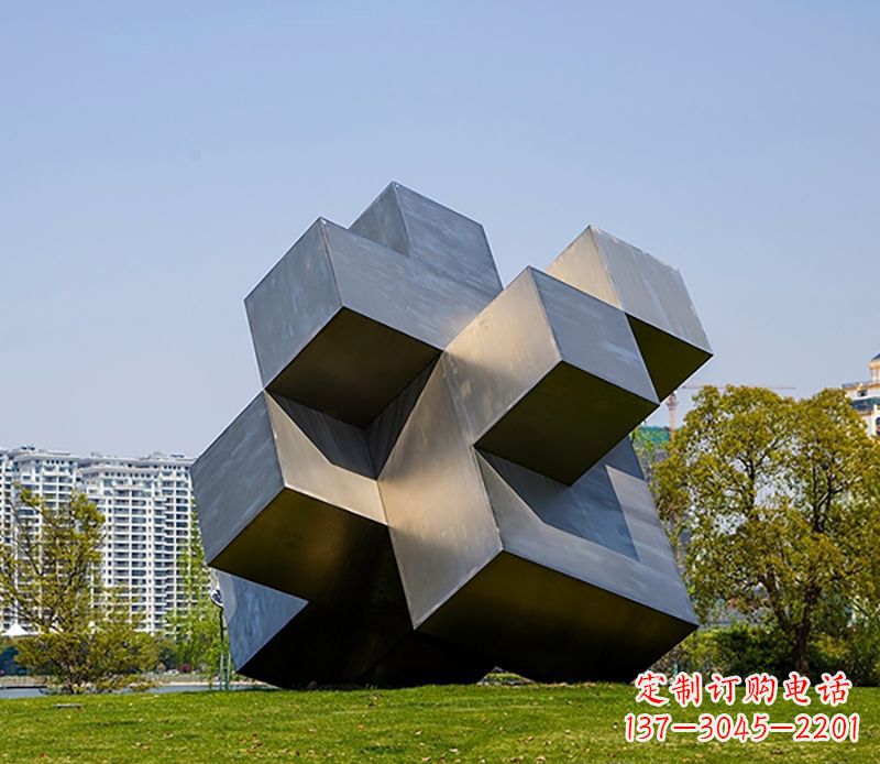 威海童年回忆,用魔方不锈钢雕塑激发梦想