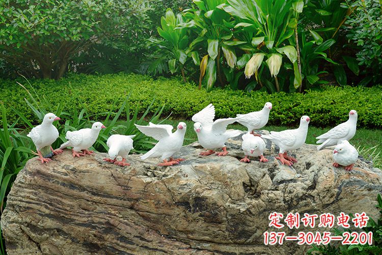 威海母亲抱孩子鸽子雕塑