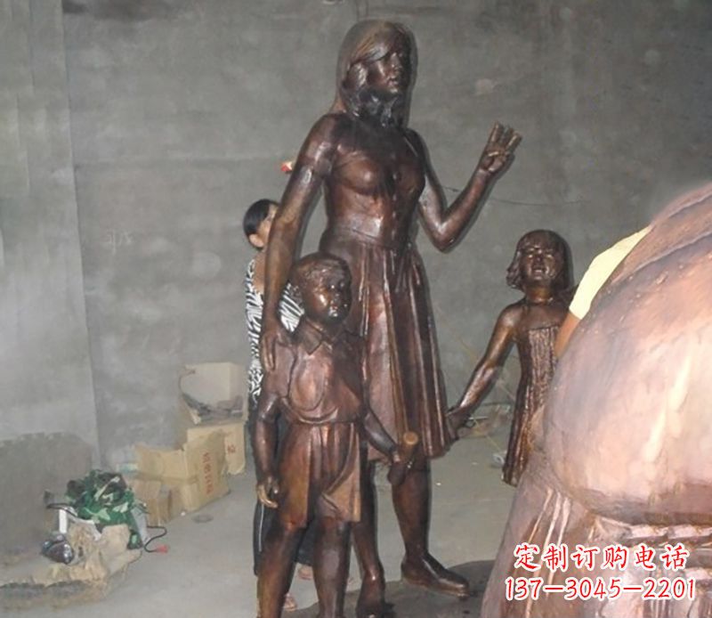 威海中领雕塑非常荣幸推出一款特别的母亲雕塑,…