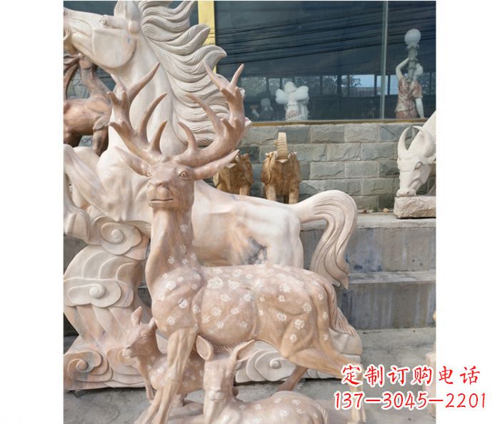 威海展现自然风采的梅花鹿石雕