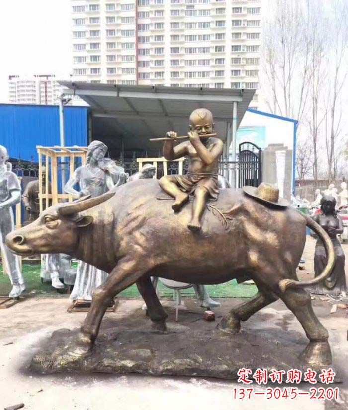 威海专为儿童量身定制的牧童骑在牛背吹笛铜雕
