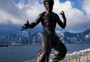 威海标题:李小龙铜雕，让传奇永存