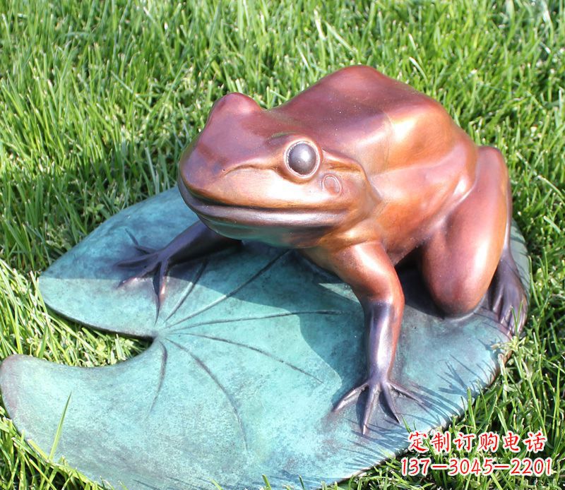 威海复古古典之美,荷叶青蛙雕塑