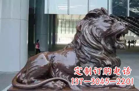 威海趴着的狮子铜雕