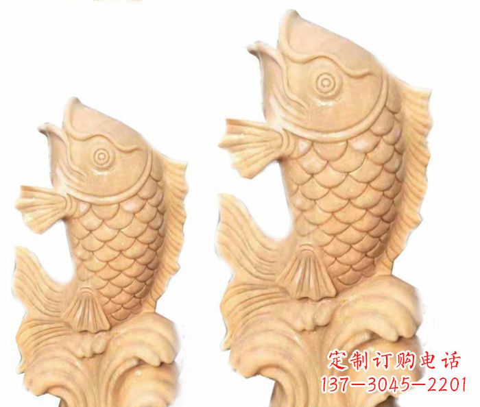 威海晚霞红石喷水鲤鱼雕塑,灵动悠扬