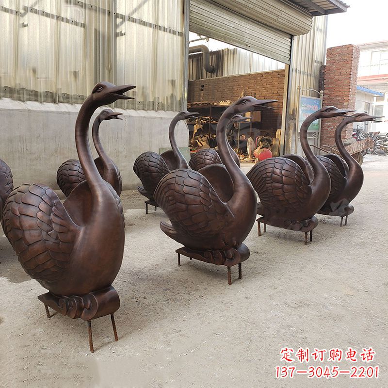 威海中领雕塑天鹅铜雕是一款精美的艺术作品,既…