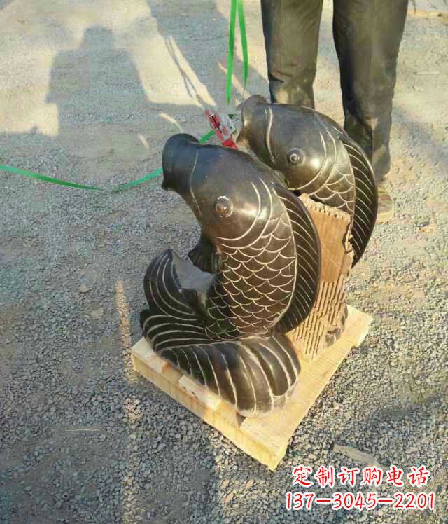 威海喷水鱼动物铜雕