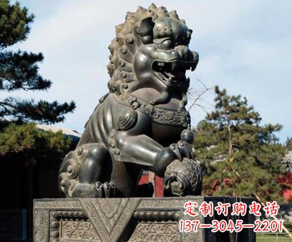 威海完美融合中西文化的铜狮子雕塑