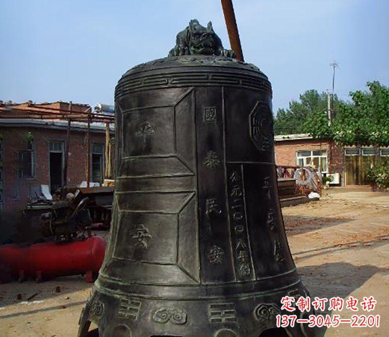 威海平安国泰,民安铜钟雕塑
