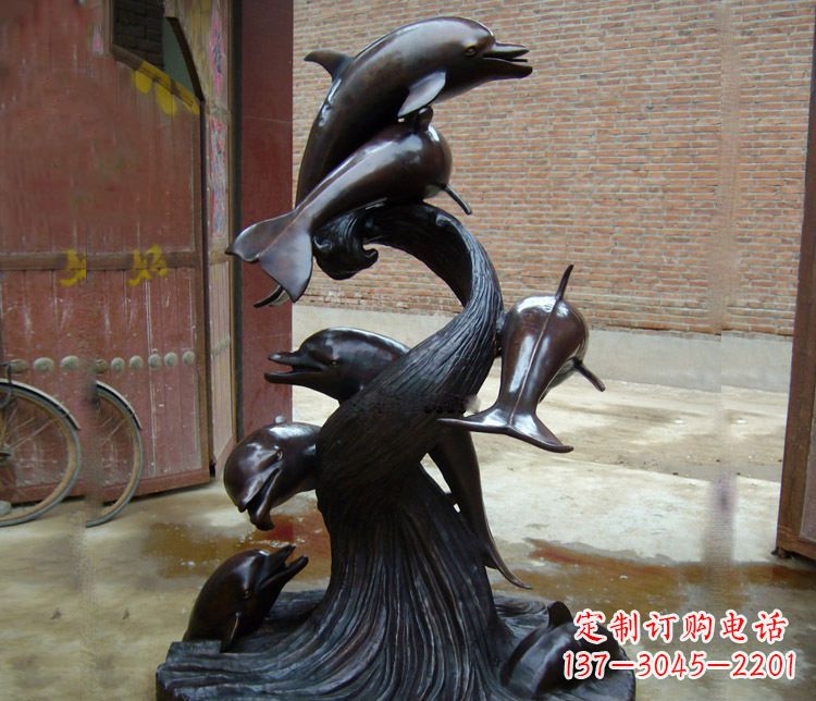 威海尊贵华丽的海豚雕塑