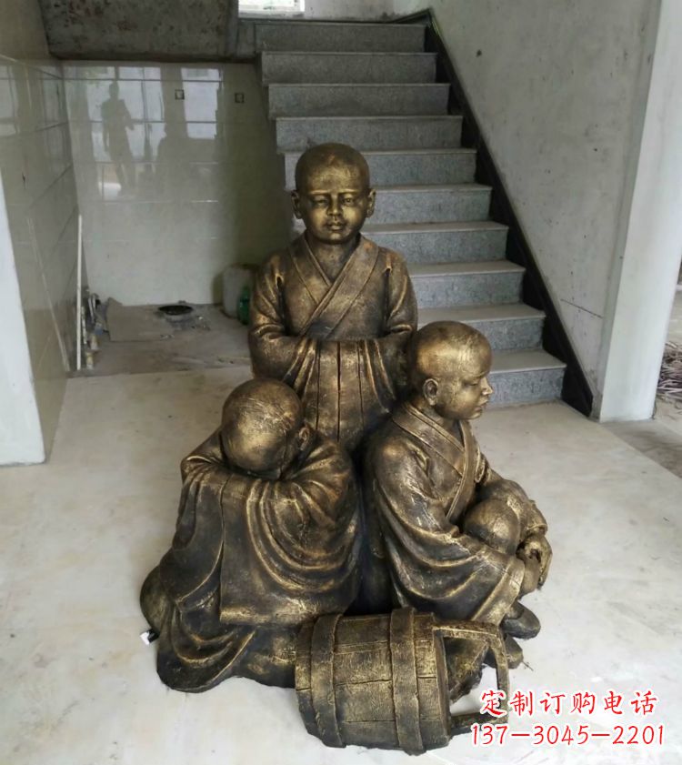 威海中国领雕塑推出的金色佛祖三像是一件令人惊…