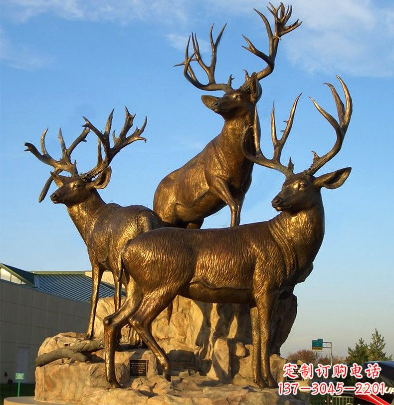威海三鹿登高鹿景观铜雕,让你秀智慧雕刻艺术
