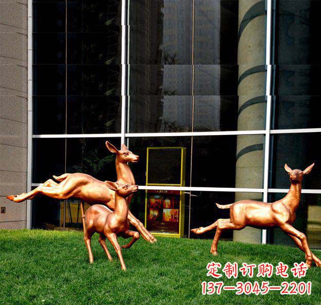 威海商场门口跳跃的小鹿动物铜雕