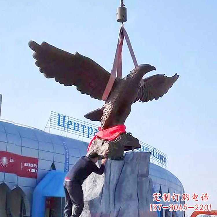 威海商场企业大型老鹰铜雕景观