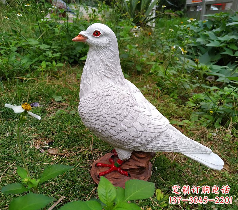 威海为和平献芳礼:精美少女与和平鸽雕塑