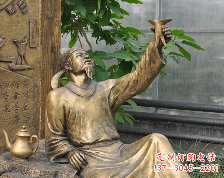 威海象征文学大师李白的铜雕像