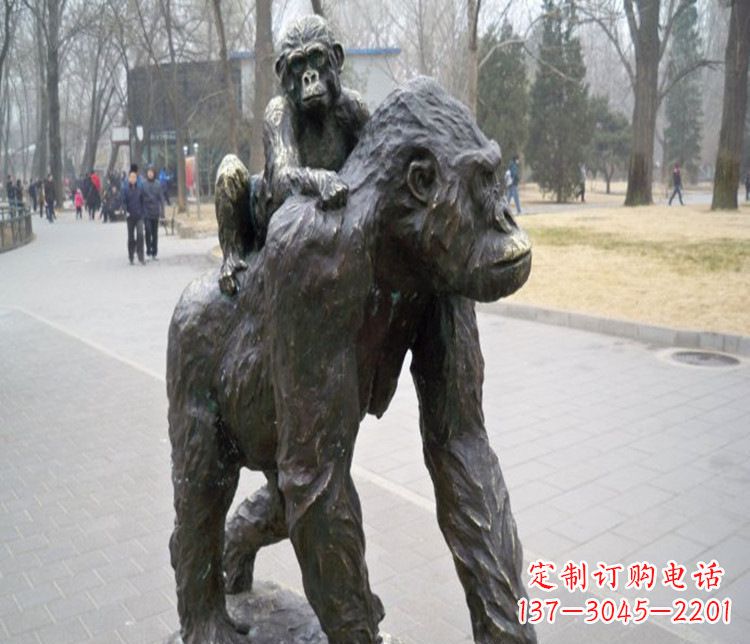 威海多姿多彩的猩猩雕塑