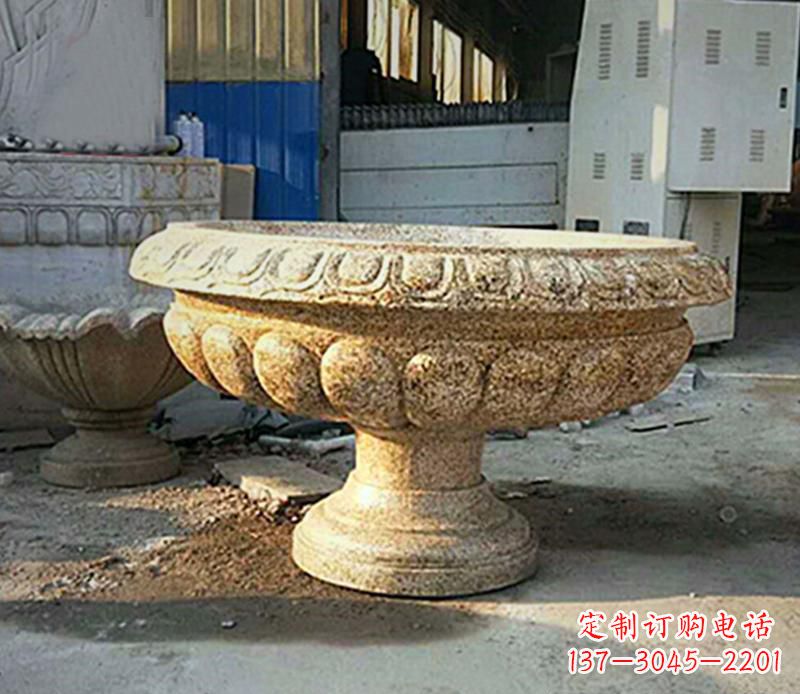 威海领雕塑的石雕花盆雕塑是由一流的雕塑艺术家…