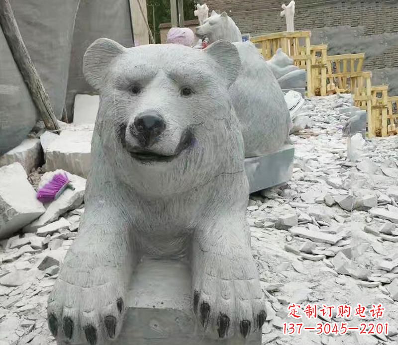 威海高端石雕狗熊雕塑,精致细节,完美还原动物真实感