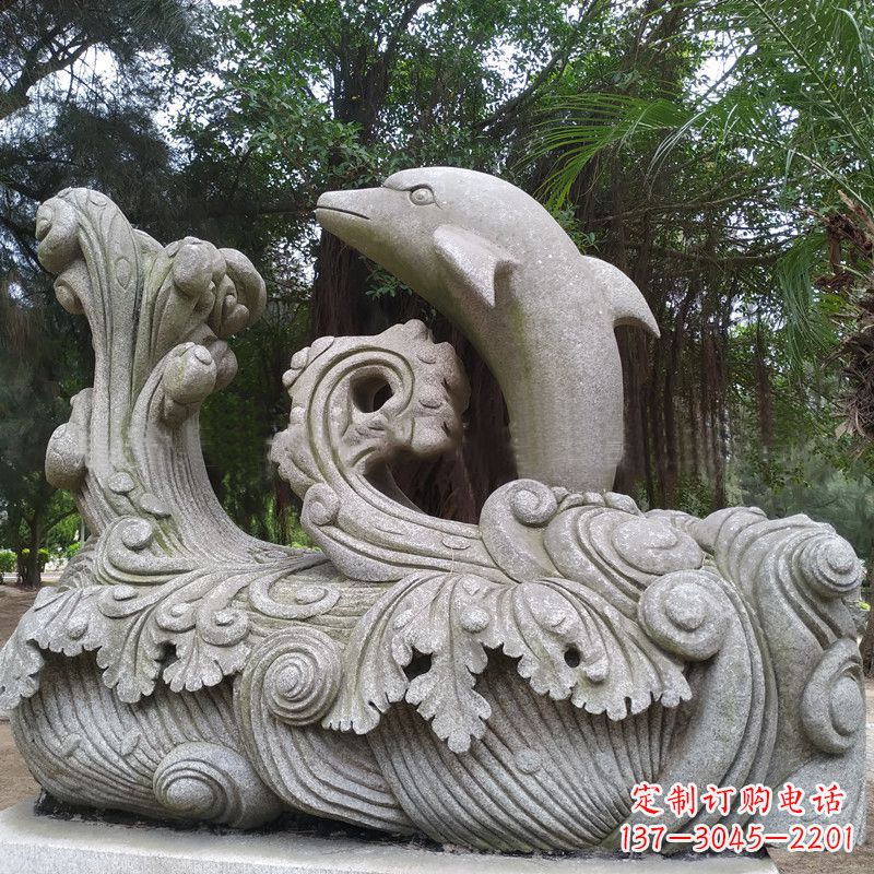 威海精美的石雕海豚雕塑,为您的公园林营造出别具匠心的水景特色